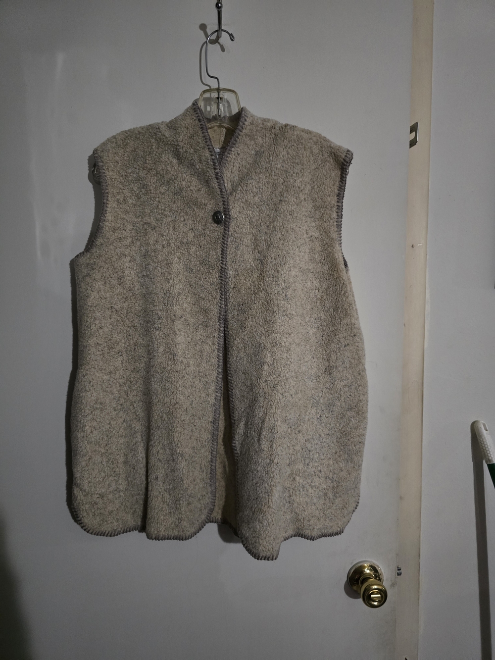 Coldwater Creek Taupe Sherpa Vest with Contrast Trim Size M Y2k